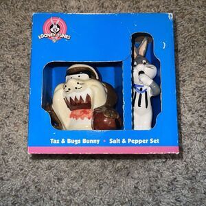 BUGS BUNNY +TAZ SALT AND PEPPER SHAKER- Warner bros.